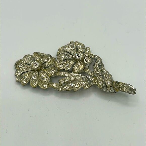 Vintage Jewelry - VIntage Brooch Pin with Crystal